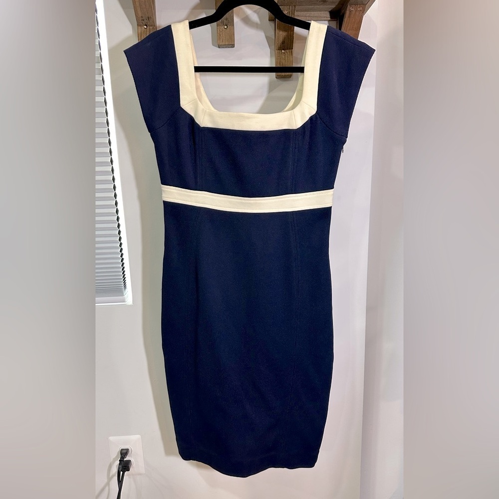 DIANE von FURSTENBERG New Domina Navy and Ivory Sheath Dress Size 6